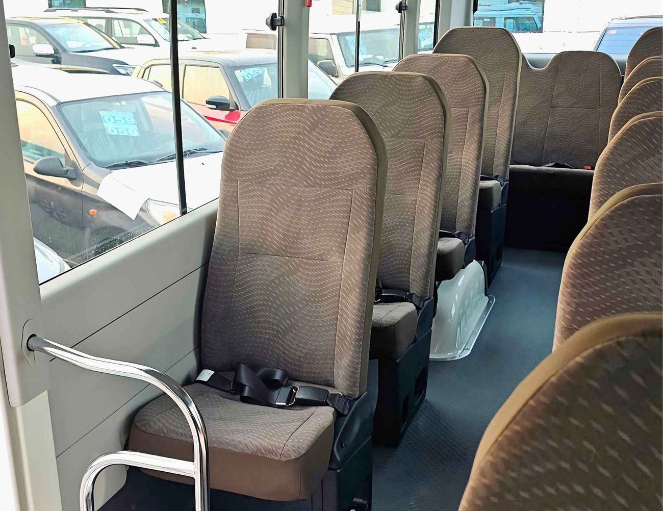 تويوتا كوستر 2.7L PETROL M/T DUAL TONE / 23 SEATER /AUTO DOOR/HLF LUGGAGE RACK/CODE#COPB