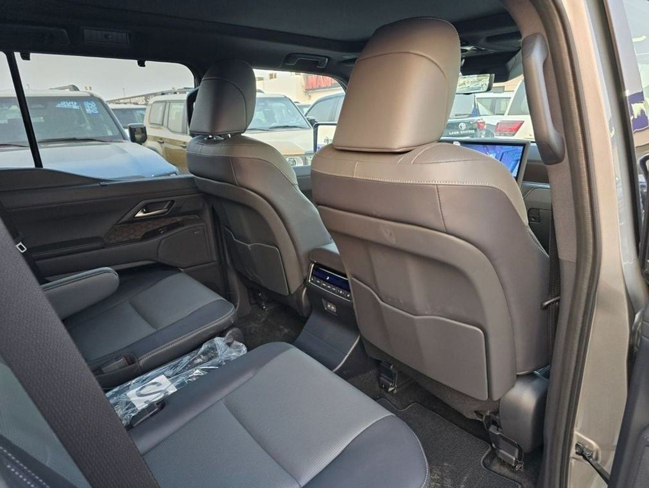 لكزس GX550 Luxury + 6 Seater Full Option  * Export Price *