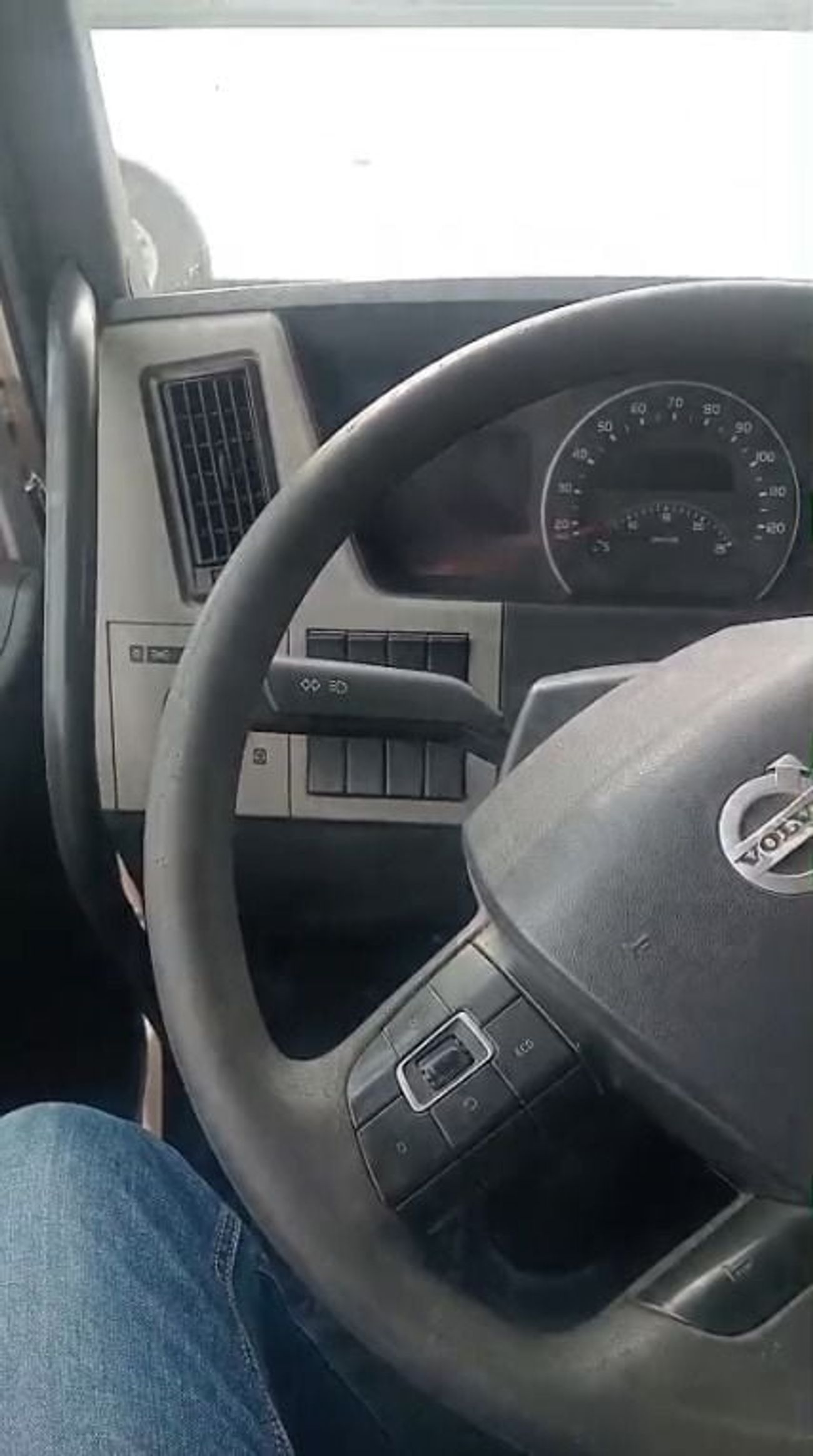 فولفو إف إم شاحنة فولفو FM 400 ذات الدفع الثنائي موديل 2016