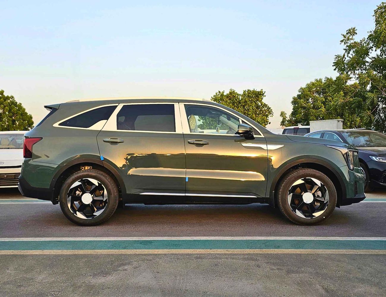 كيا سورينتو 2.5L V4 PETROL / 360* CAMERA  / POWER SEATS / 4WD (CODE # 69092)