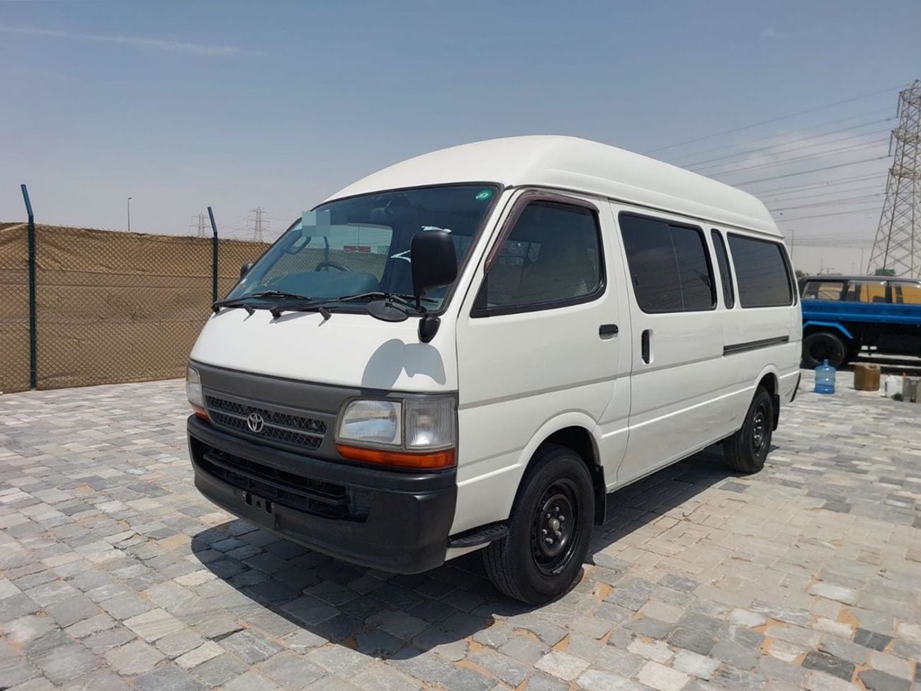 Toyota Hiace TOYOTA HIACE VAN RHD 2000 MODEL 3.0 L DIESEL AUTOMATIC(PM02207)