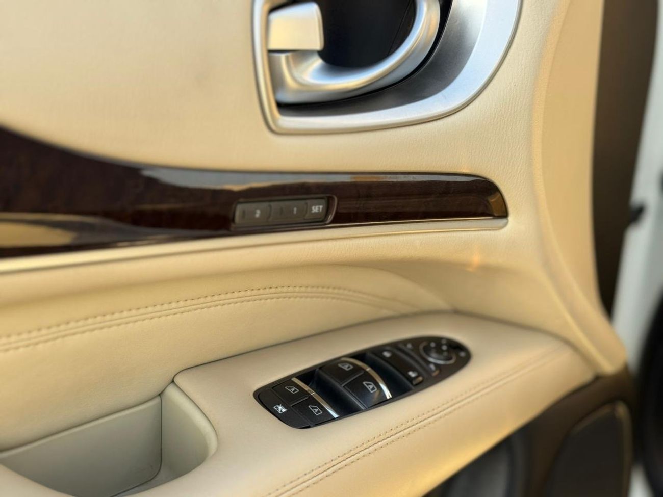 إنفينيتي QX60 Premium 3.5L