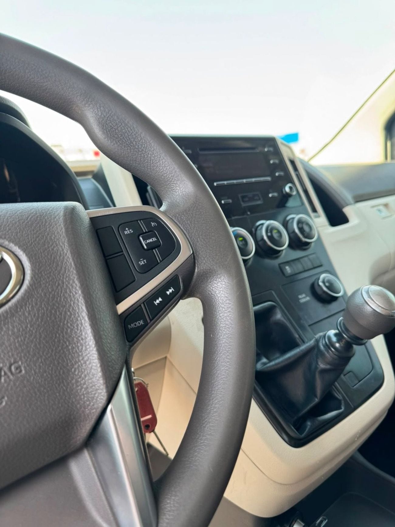 Toyota Hiace DLS - STD ROOF