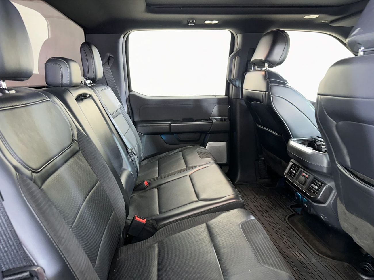 فورد F 150 RAPTOR CREW CAB LUX RP1621C / AL TAYER MOTORS/ AL QOUZ SHOWROOM