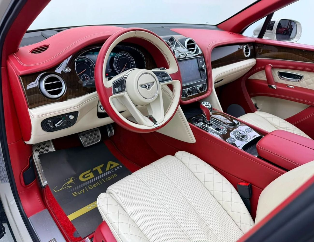 بنتلي بينتايجا FIRST EDITION 2017 Bentley Bentayga, Full Bentley Service History, Fully Loaded, Excellent Condition, GCC
