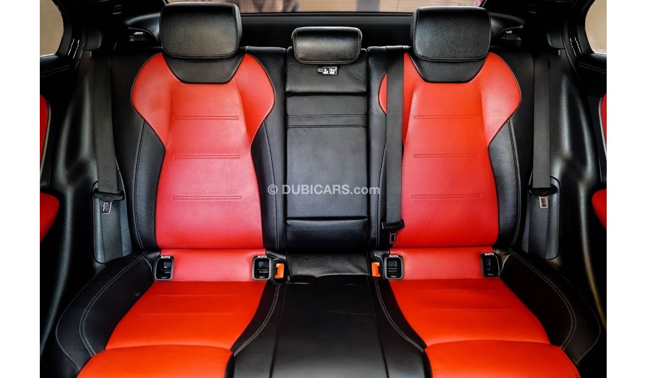 Mercedes-Benz A 35 AMG A 35 AMG Premium +