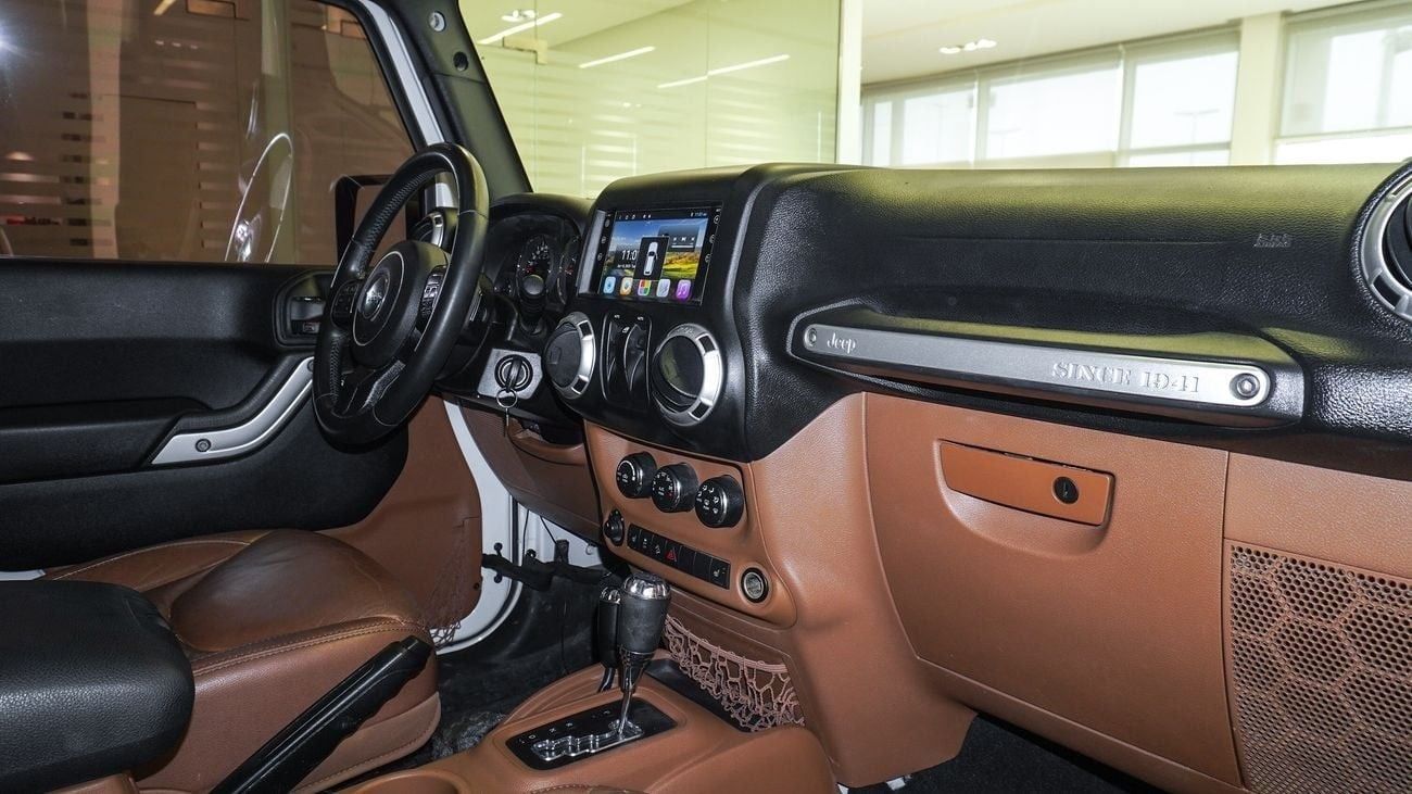 Jeep Wrangler Sahara 3.6L A/T