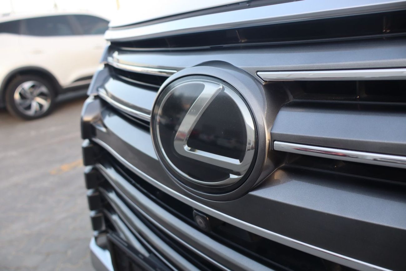 Lexus LX 570 Premier 5.7L