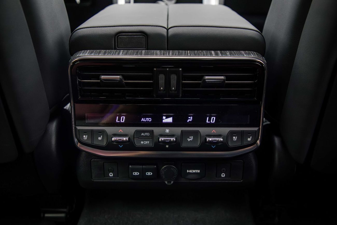 Toyota Land Cruiser VXR 3.5L – Precious White Pearl Inside Black and Dark Red | Export Only