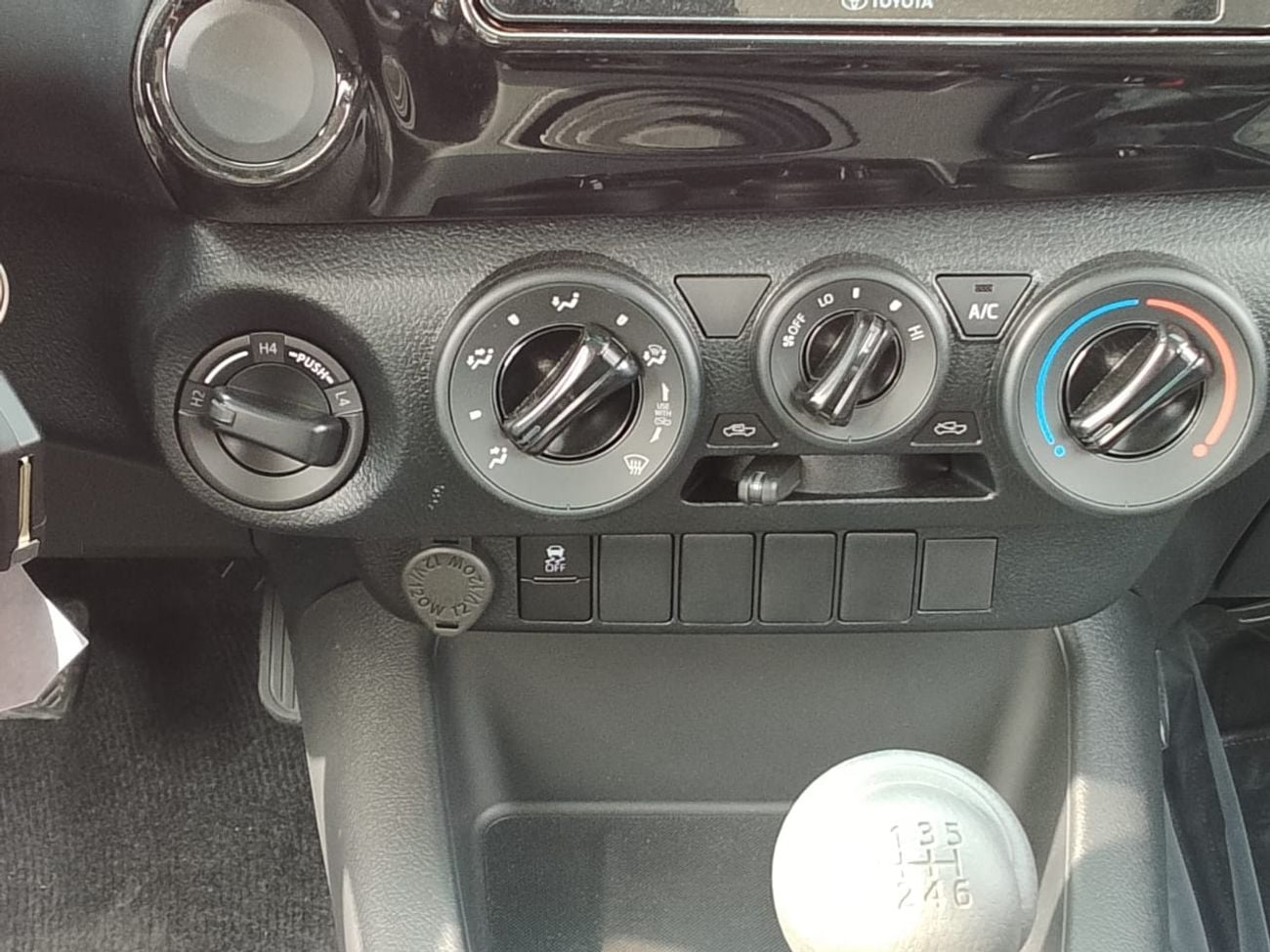 Toyota Hilux DLX Toyota Hilux 2.4 MT basic 4x4 2026 GCC