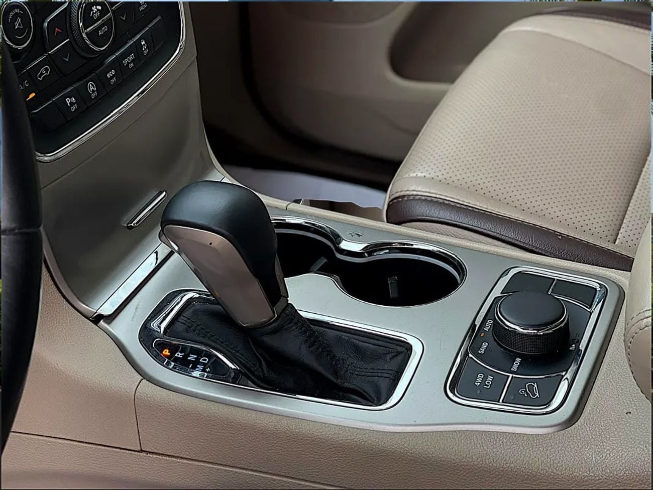 جيب جراند شيروكي exclusive 3.6L 1,157 P.M | Exclusive - GCC Specs | Original paint