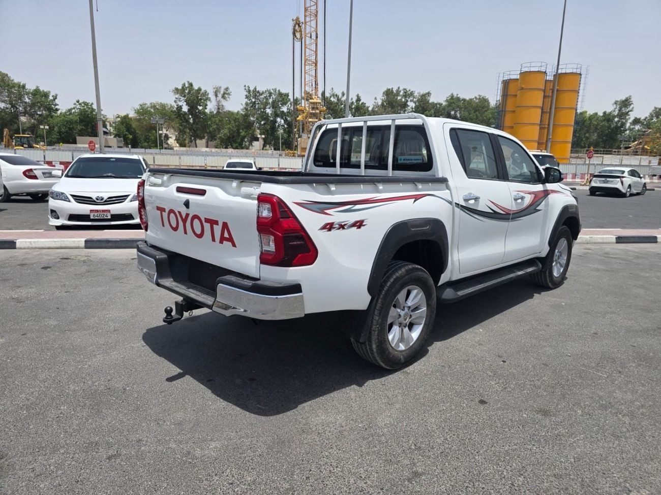 تويوتا هيلوكس GLX 2.7L Double Cab Utility A/T