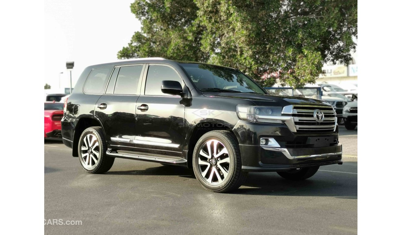 Toyota Land Cruiser 4.0L V6 Petrol, 20" Rims, DRL LED Headlights, Bluetooth, Power Locks, Rear Camera, 4WD (LOT # 757)