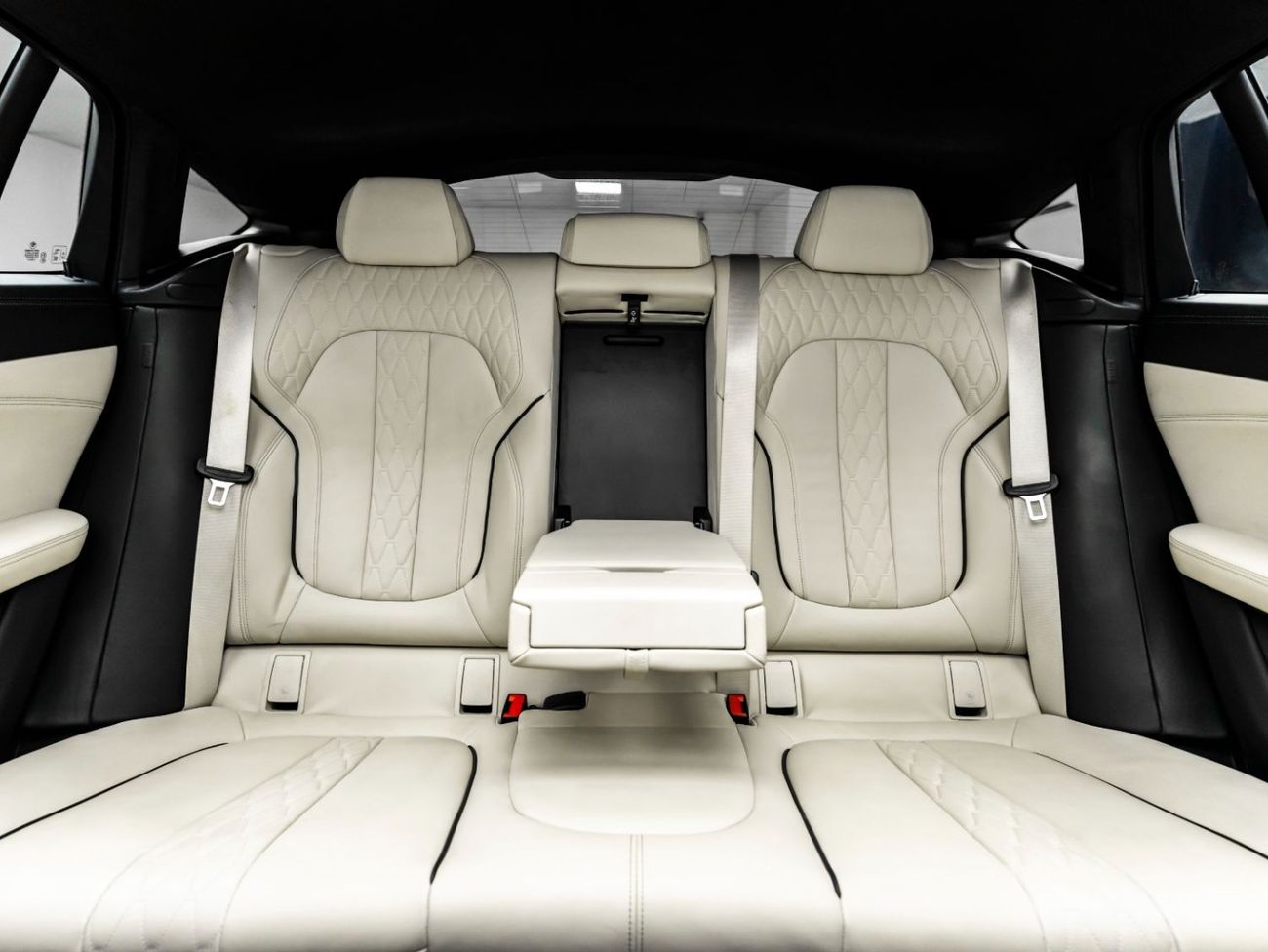 BMW X6 M50i 4.4L 2020 BMW X6 M50i, BMW Warranty + Service Contract, Low KMs, GCC