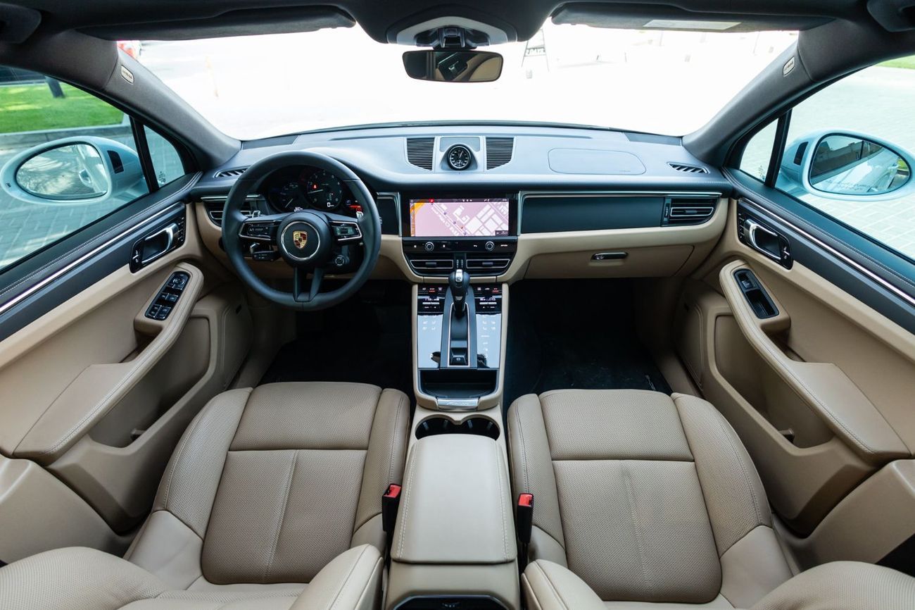 بورش ماكان Base