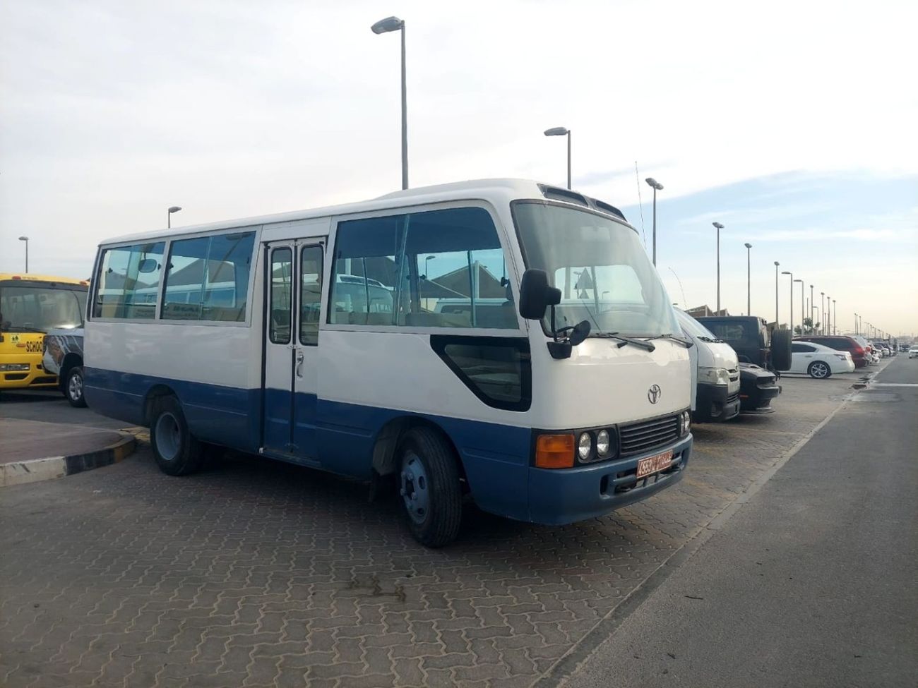 تويوتا كوستر 3.7L DIESEL 20 SEATER MANUAL TRANSMISSION ( FOR RE-EXPORT ONLY )