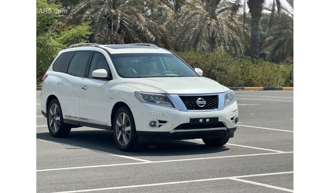 Nissan Pathfinder SV MODEL 2015 GCC CAR PERFECT CONDITION INSIDE AND OUTSIDE FULL OPTION PANORAMIC ROOF LEATHER SEATS