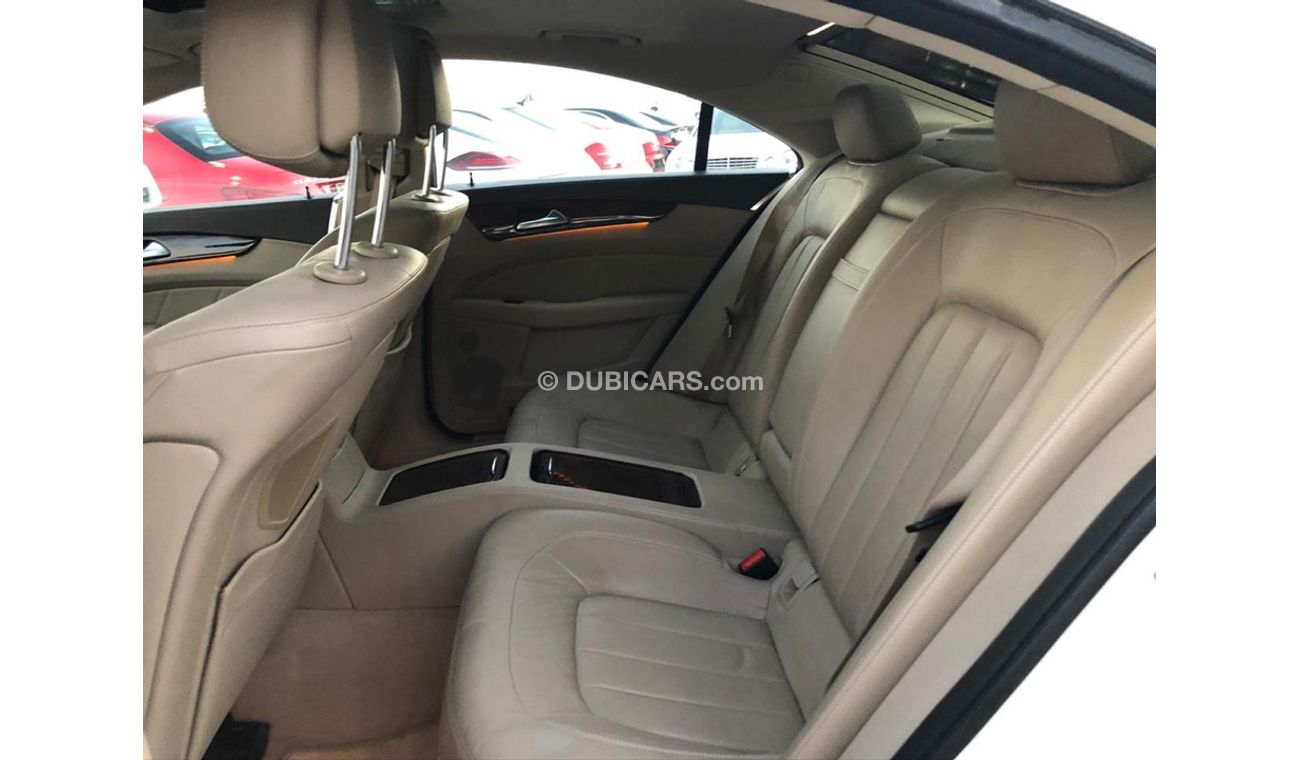 Mercedes-Benz CLS 550 Mercedes benz CLS500 model 2012 GCC car prefect condition full option low mileage sun roof leather