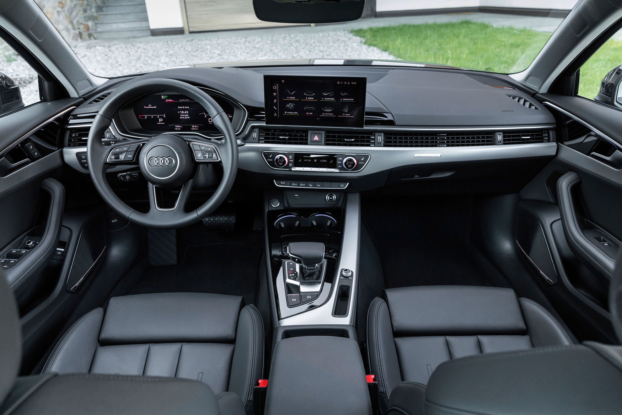 أودي A4 interior - Cockpit