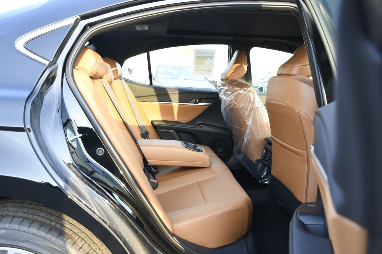 تويوتا كامري 2.5L V4 GLE Petrol ! Rader ! BSM ! Panoramic