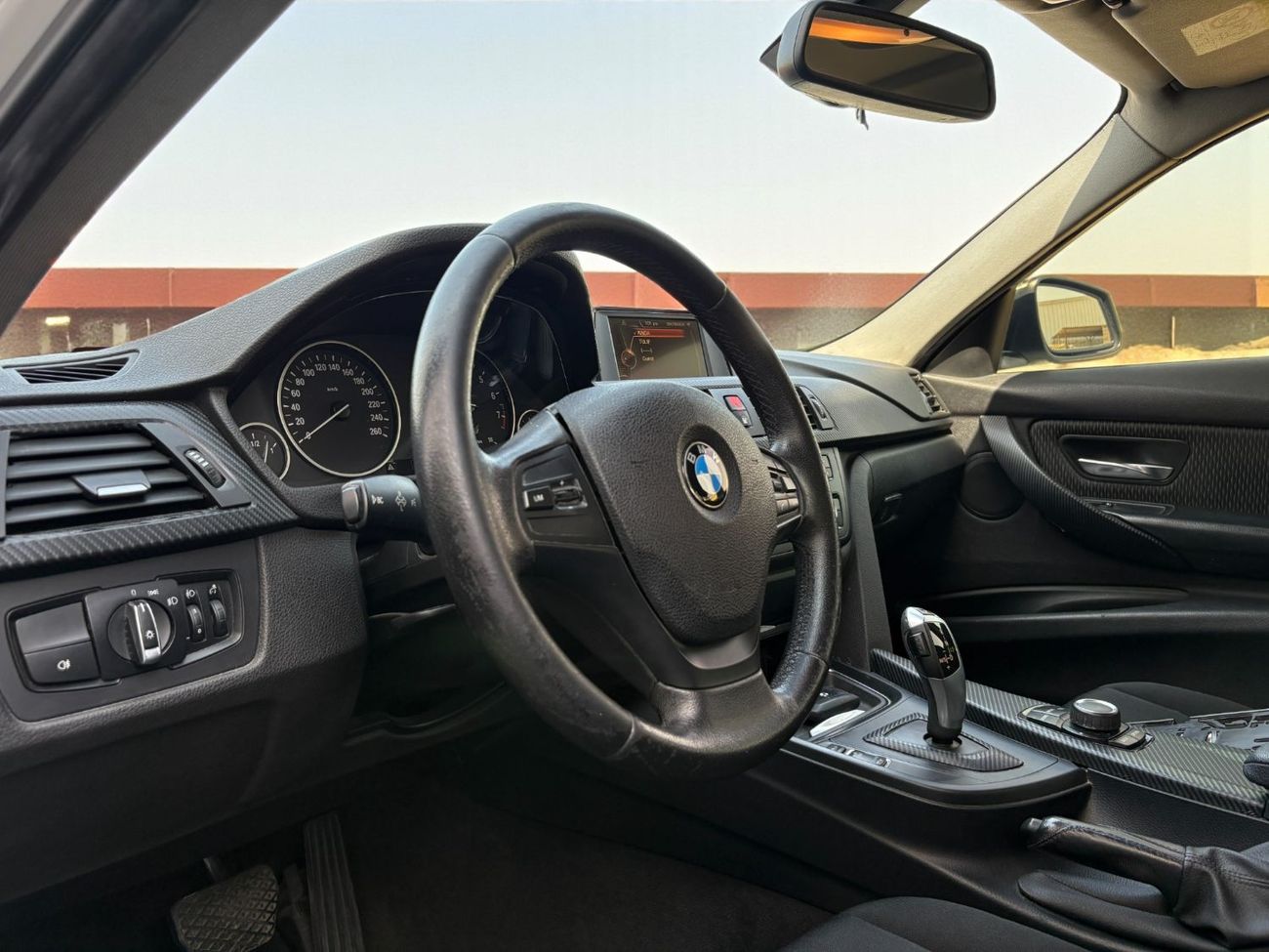 BMW 316i 316i 1.6T A/T | 2015 | GCC SPECS | AED 29,900