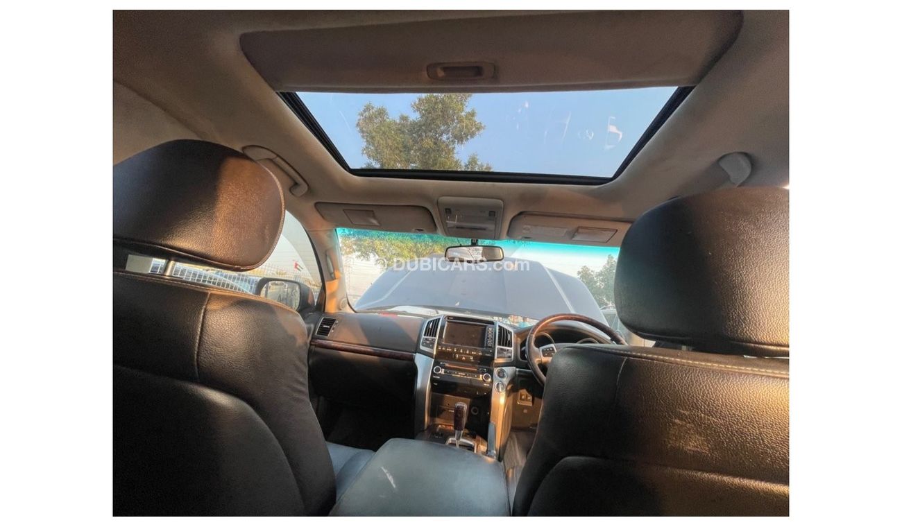 Toyota Land Cruiser Toyota Sahara Landcruiser Diesel engine model 2012 grey color full option top of the range car very