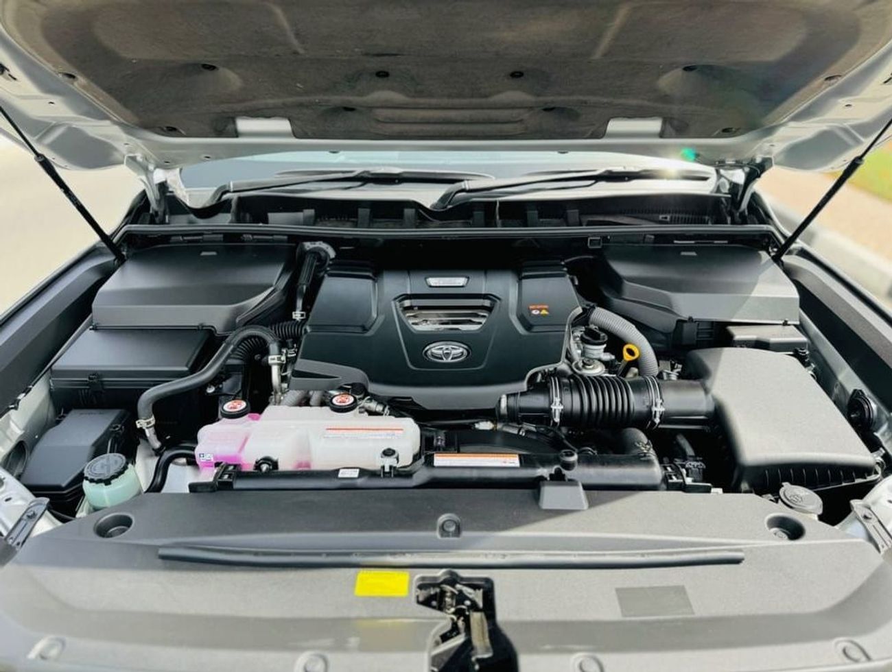 تويوتا لاند كروزر Vxr 3.3 diesel Right hand drive