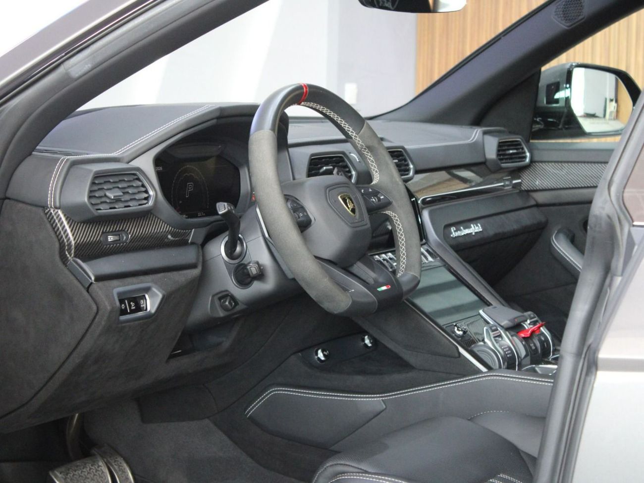 لامبورغيني اوروس 4.0T V8 Performante