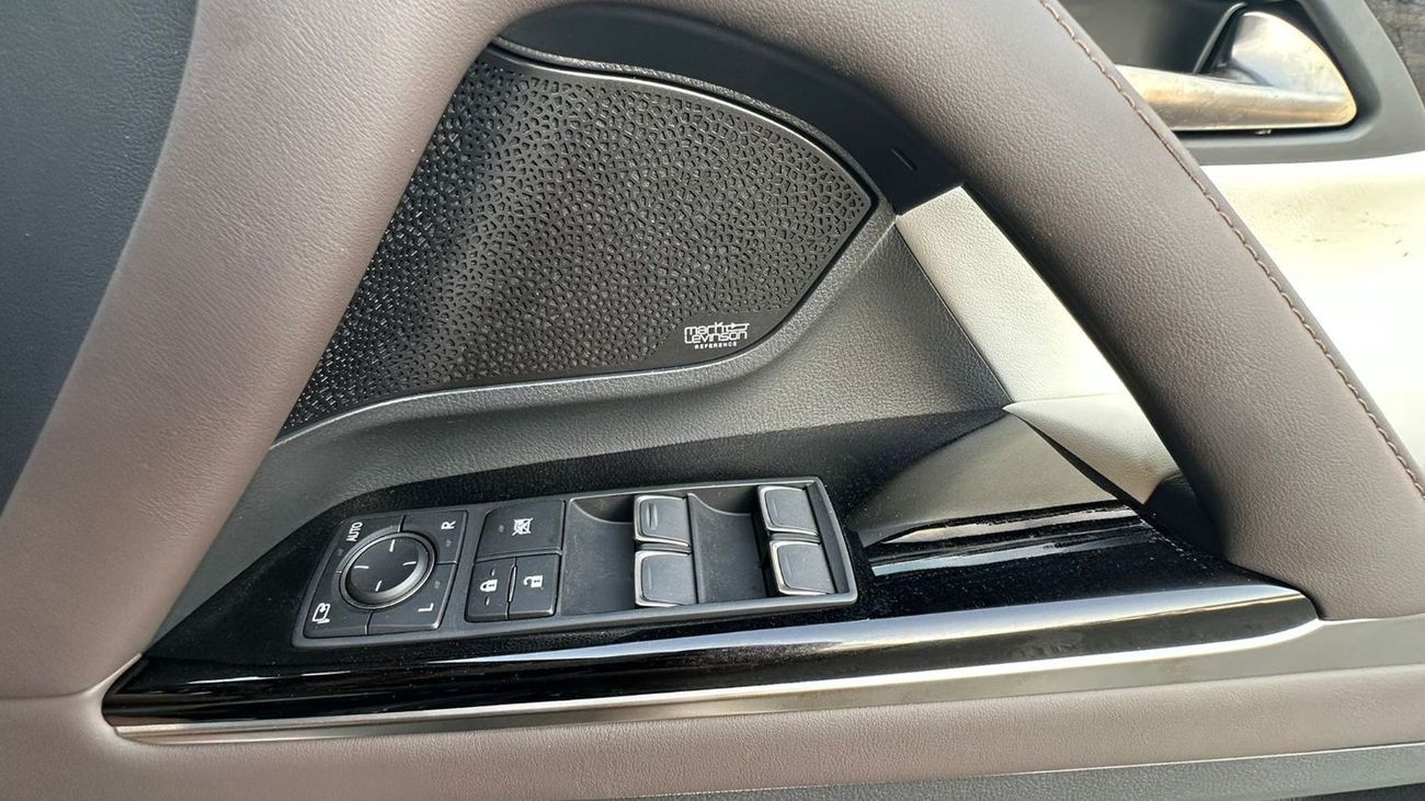 Lexus LX 600 Lexus LX600 (RIGHT HAND DRIVE)