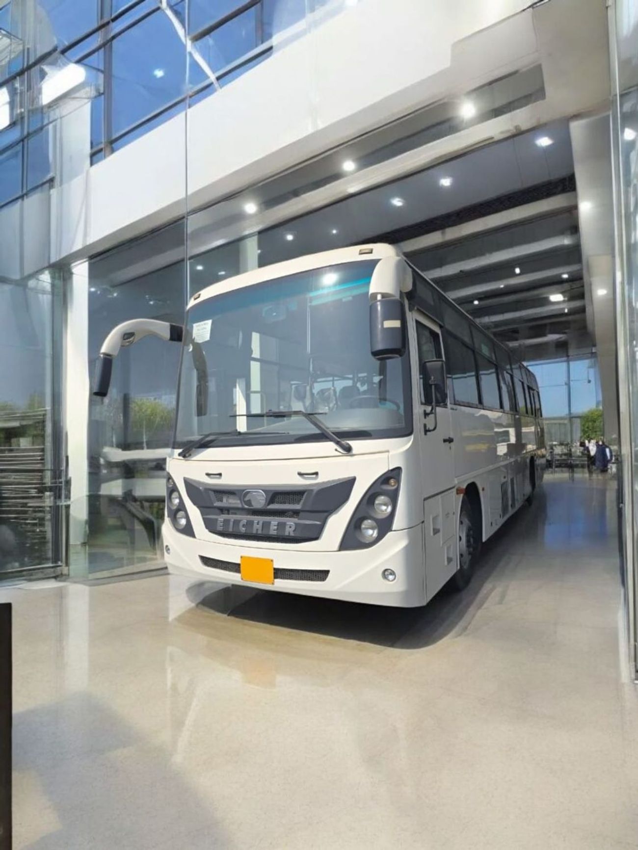 ايشر سكاي لاين Eicher skyline executive model 20.15 65+D seater MY-2022