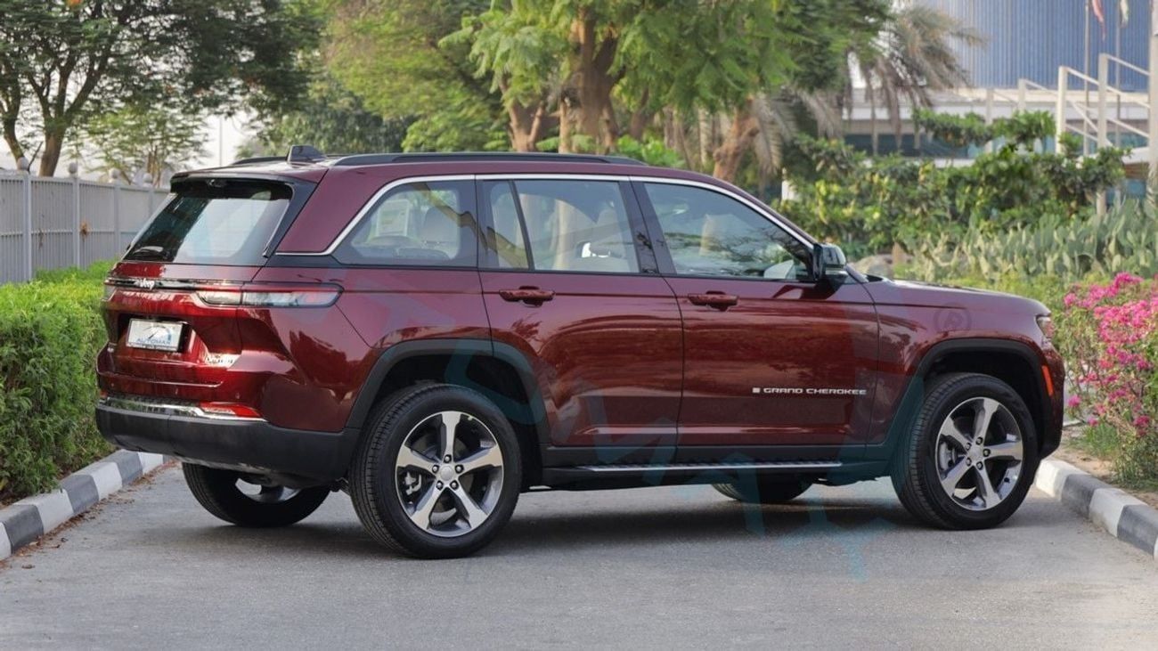 Jeep Grand Cherokee LIMITED PLUS LUXURY 4X4 GCC 2025 With 3 Years Or 60,000 Km Warranty @Official Dealer