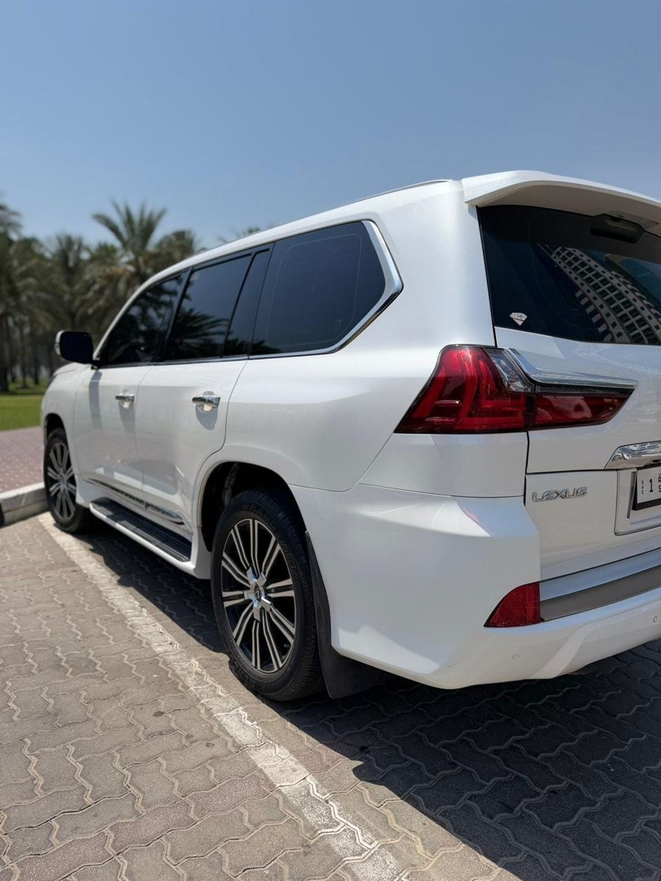 Lexus LX570 Lexus LX 570 Years 2018 platinum v8 full loaded petrol