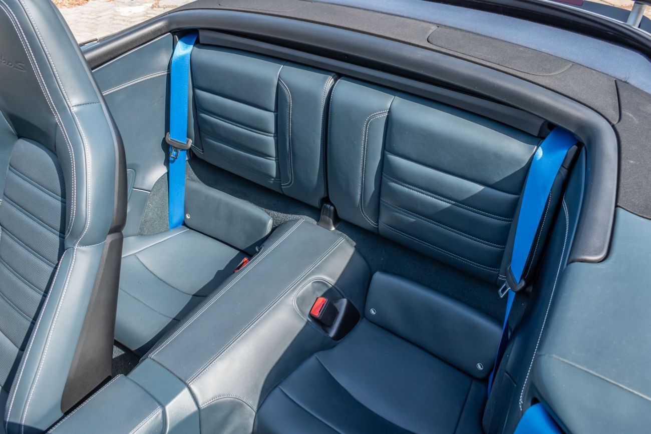 بورش 911 Turbo S 3.8L (640 HP) Convertible