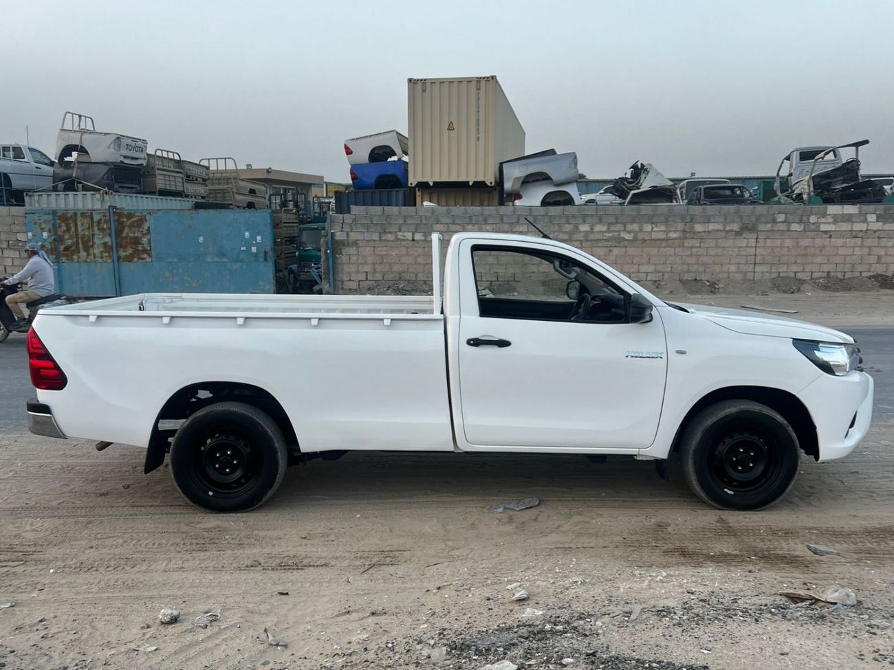 Toyota Hilux PETROL 2.7 LITER SINGLE CAB RIGHT HAND DRIVE AMNUAL TRANSMISSION