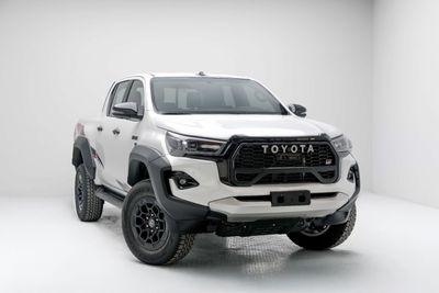 تويوتا هيلوكس GR SPORT 4.0L - Platinum White Pearl Inside Black | Export Only