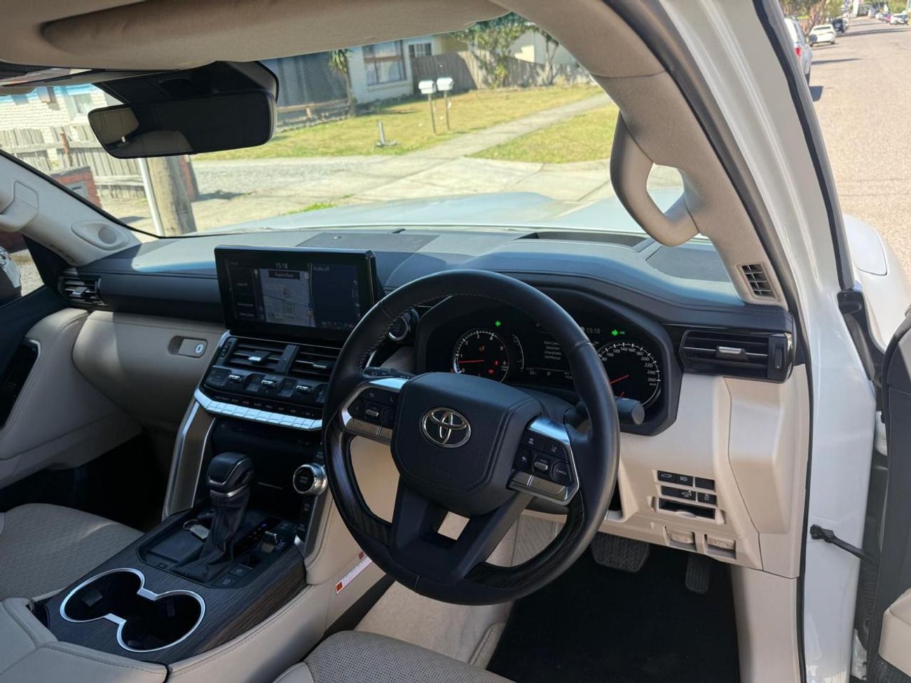 Toyota Land Cruiser DIESEL 3.3 LITER ,RIGHT HAND SAHARA ,BEIGE INTERIOR