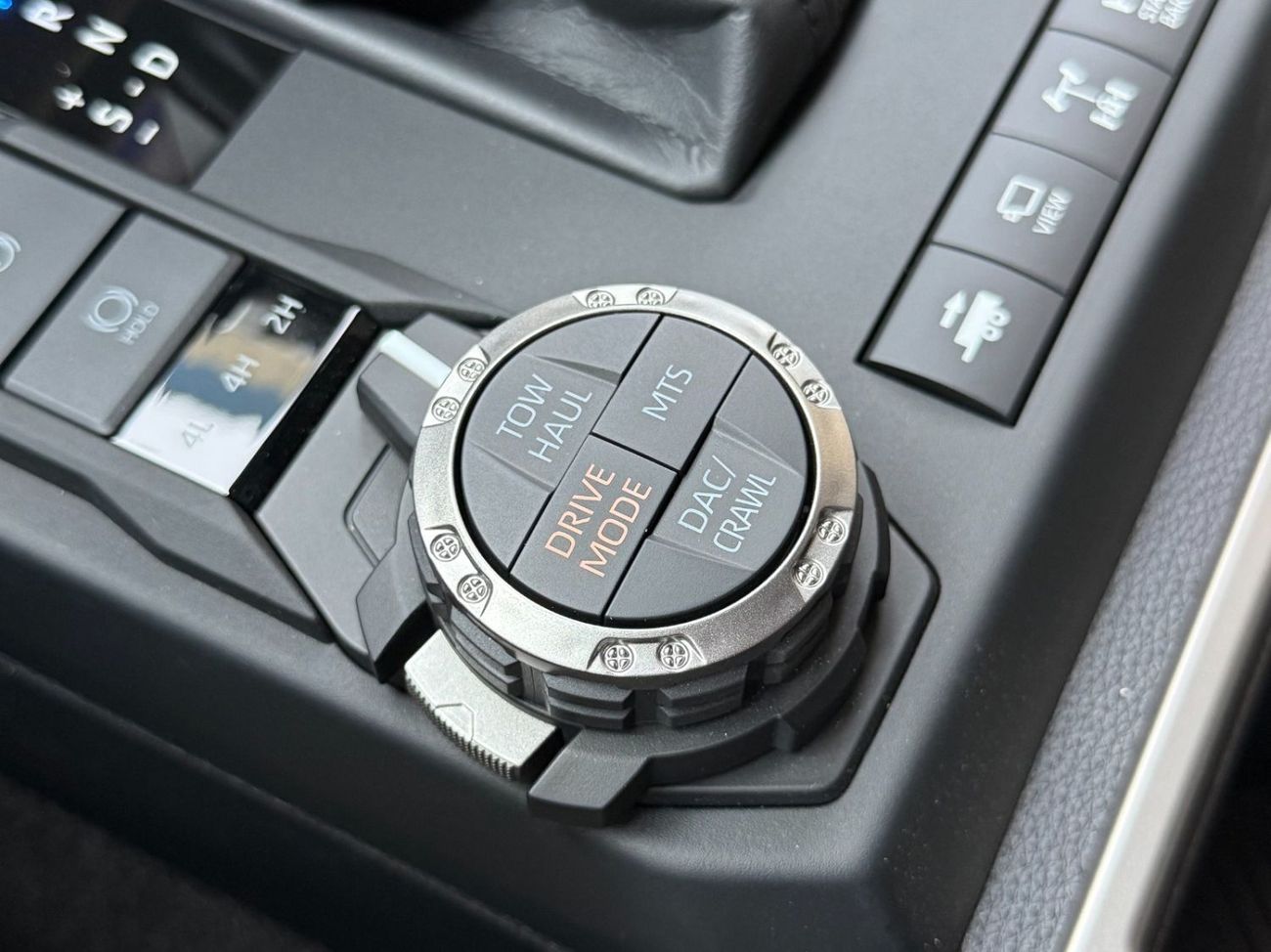 تويوتا Runner4 TRAILHUNTER 2.4 IFORCE-MAX HYBRID