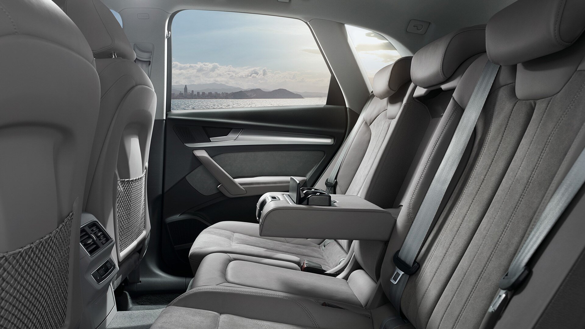 أودي Q5 interior - Rear Seats