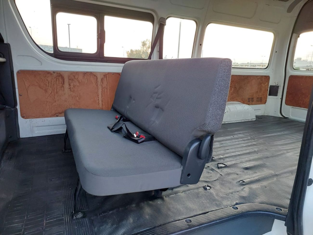 تويوتا هاياس TOYOTA HIACE VAN RHD 2015 MODEL 3.0 L DIESEL AUTOMATIC(PM16208)