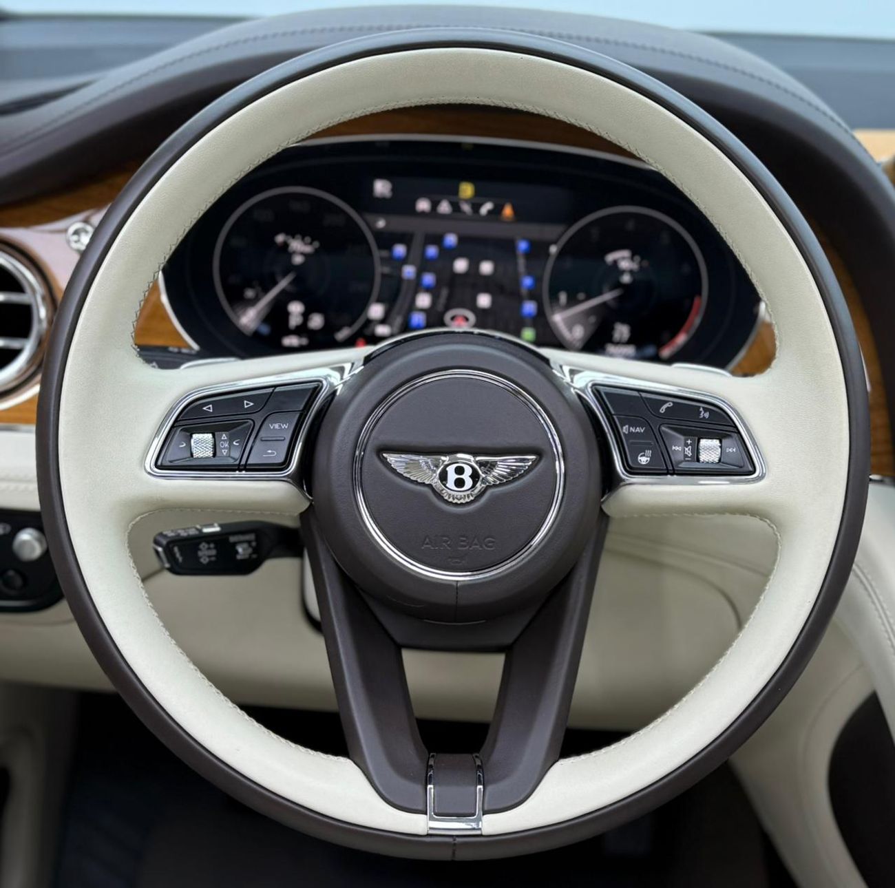 بنتلي بينتايجا 2022 Bentley Bentayga V8, 2027 Bentley Warranty + Service Pack, Full Bentley Service History, GCC