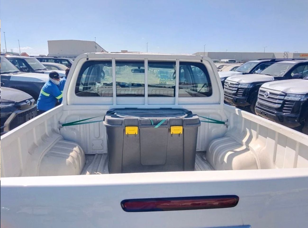 تويوتا هيلوكس TOYOTA HILUX DOUBLE CAB MED AUTO DIESEL 2.4L 3I