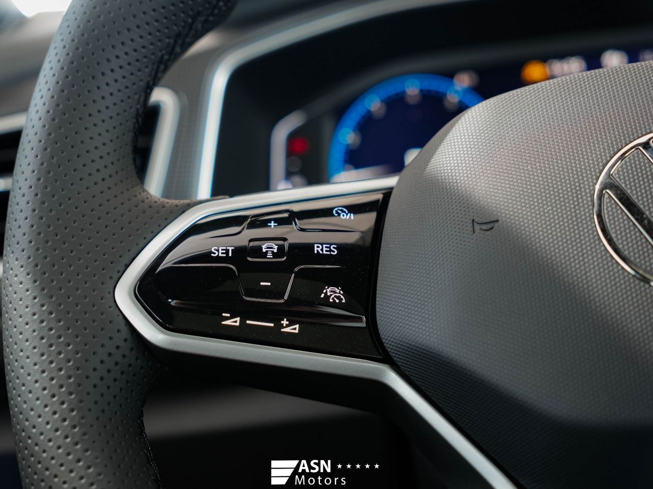 فولكس واجن T ROC 300 TSI Black Package 1.5T 2025 (Export Price)