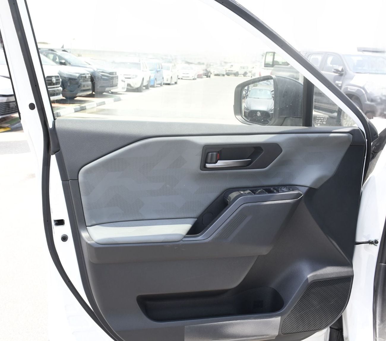 Toyota RAV4 ADVENTURE 2.5L HEV With Remote start Engine