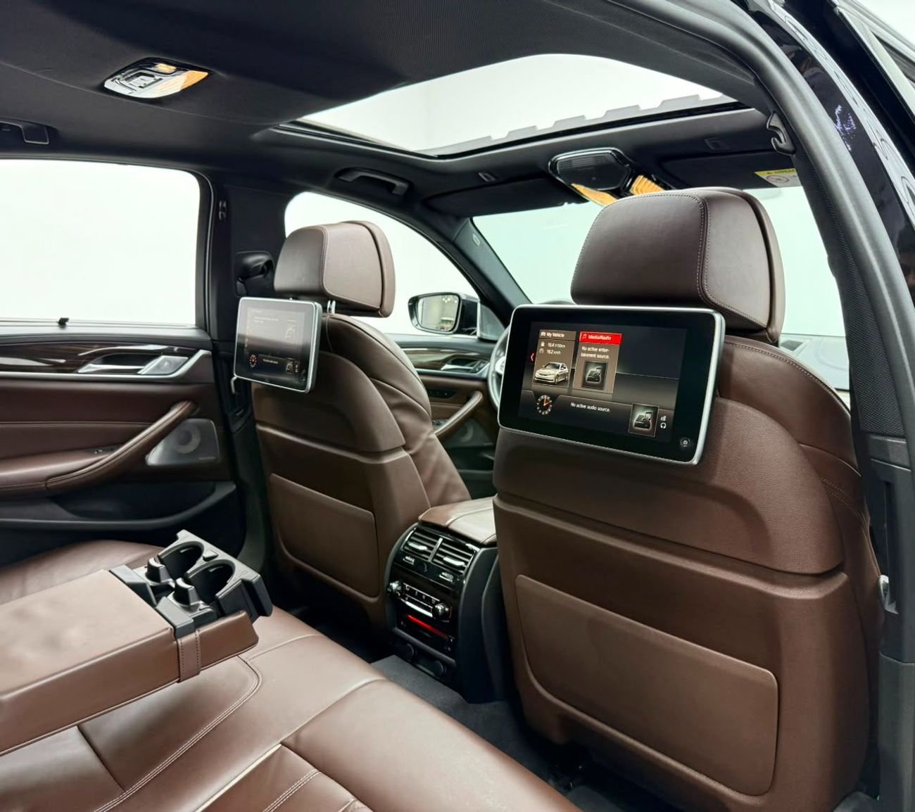 بي أم دبليو 530i M SPORT 2018 BMW 530i M-Sport MasterClass, Full BMW Service History, Excellent Condition, GCC