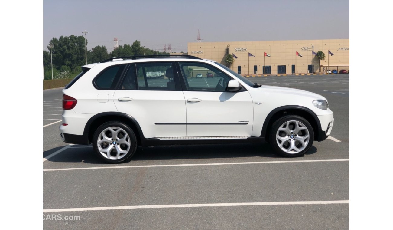 بي أم دبليو X5 xDrive 50i موديل 2012 خليجي حاله ممتازه من الداخل والخارج فل مواصفات كراسي جلد ومثبت سرعه وتحكم كهرب