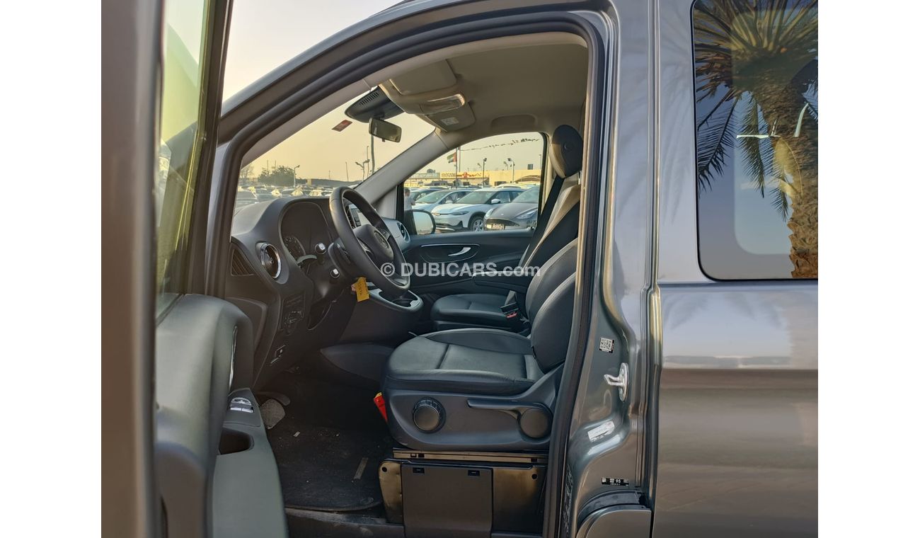 Mercedes-Benz Vito 2.0L V4 Petrol, A/T, Leather Seats, 8 STR (LOT # 32874)