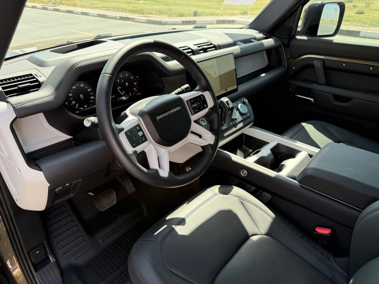 Land Rover Defender P400 110 SE 3.0L (5 Seater)