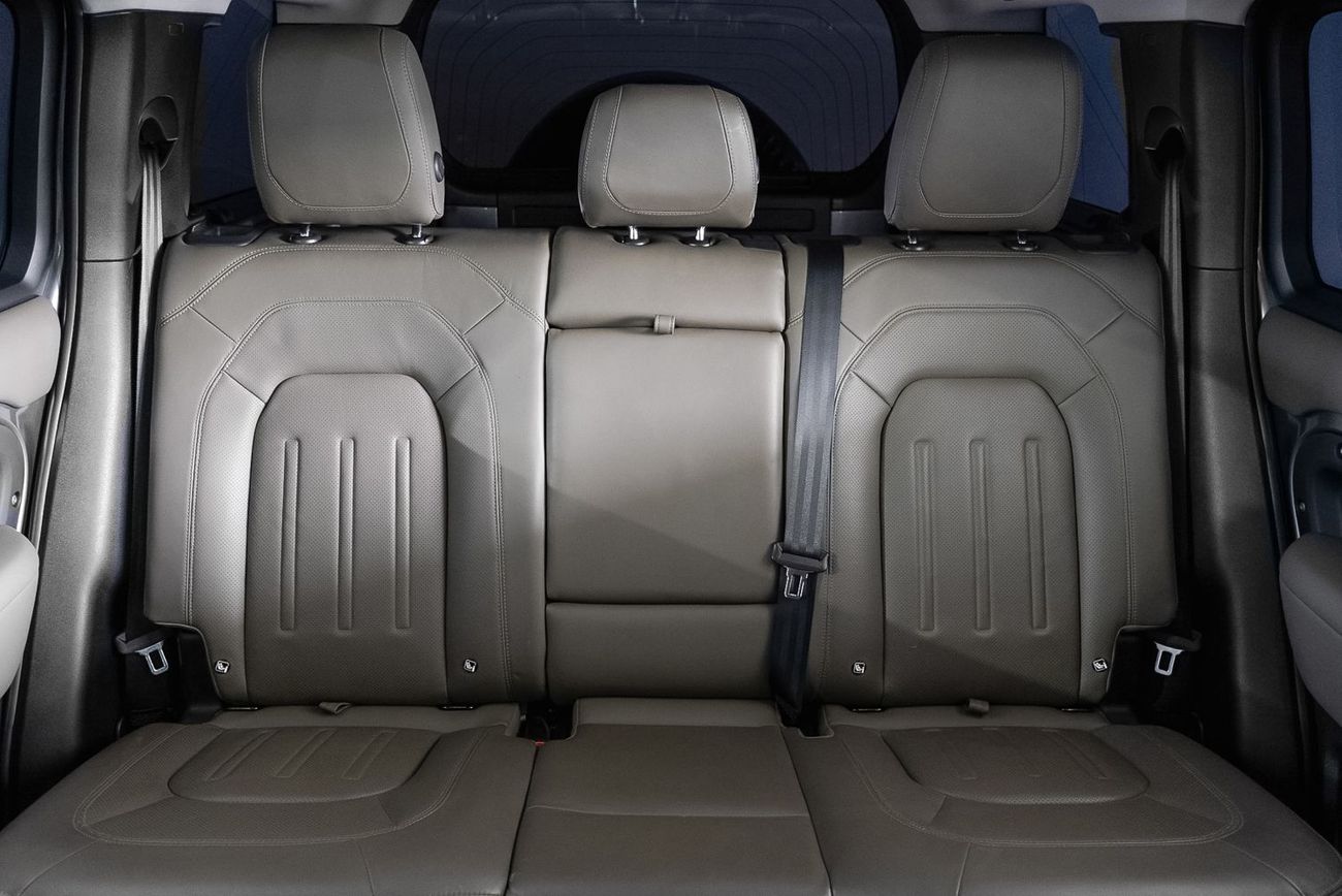 Land Rover Defender P400 110 HSE 3.0L (5 Seater)