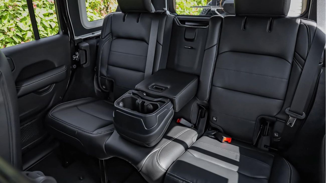 جيب رانجلر Sahara Wrangler Unlimited V6 3.6L Petrol 2023YM