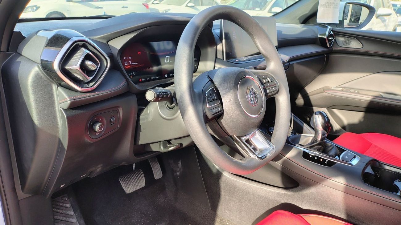 أم جي GT Fully Loaded 2024 Sun Roof Leather Seats 16 inch Alloy wheels Auto Mirrors Led Front Lights Day Runn